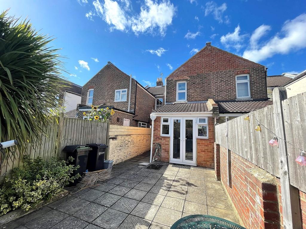 Napier Road, Southsea 3 bed terraced house £1,300 pcm (£300 pw)