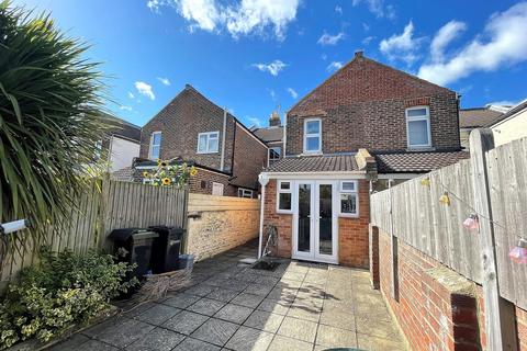 3 bedroom terraced house to rent, Napier Road, Southsea