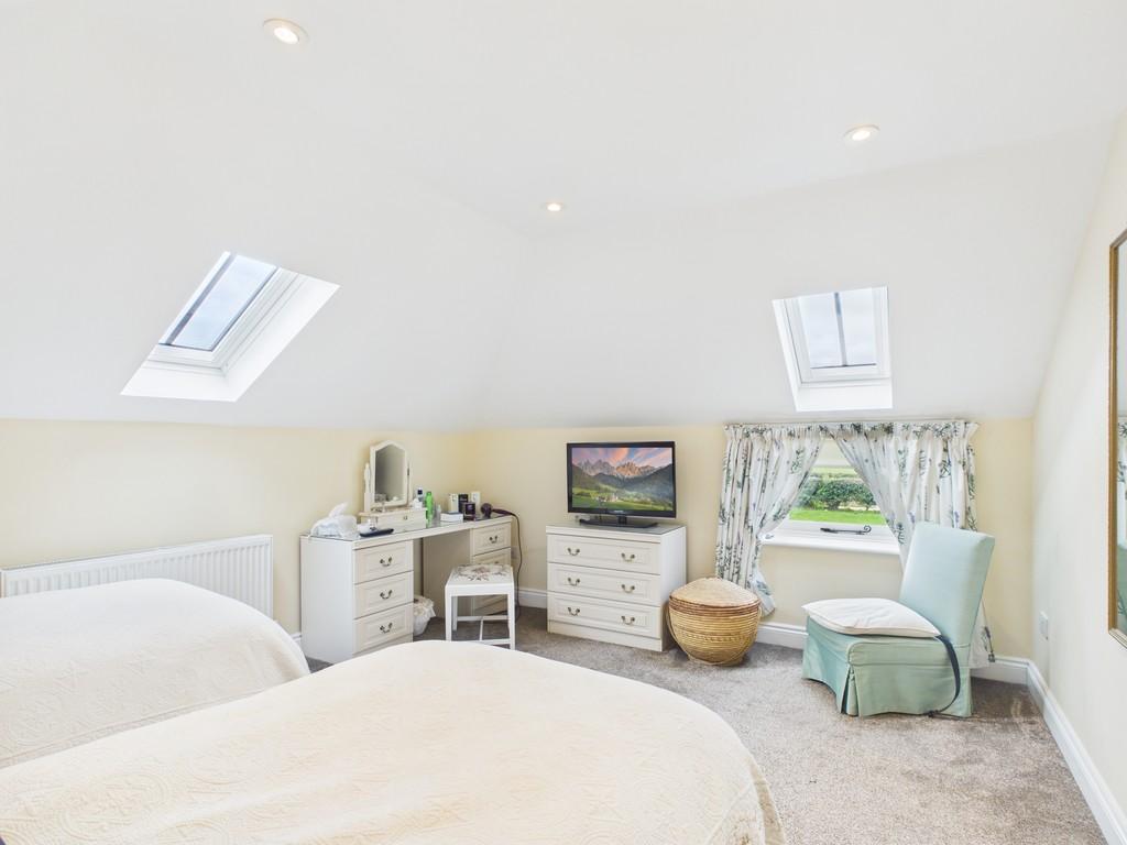 Whitehouse Farm Barn, Corton, NR32 5 LB - Bedroom 2