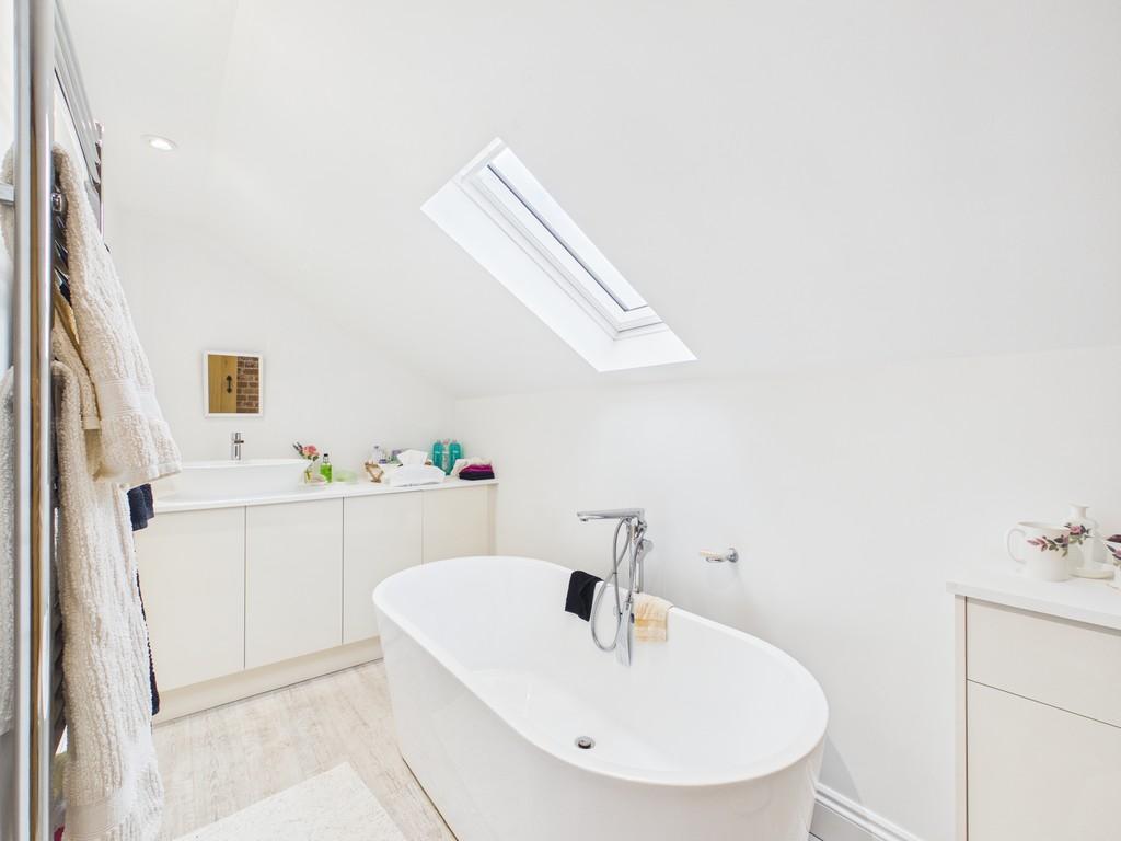 Whitehouse Farm Barn, Corton, NR32 5 LB 0 Bathroom
