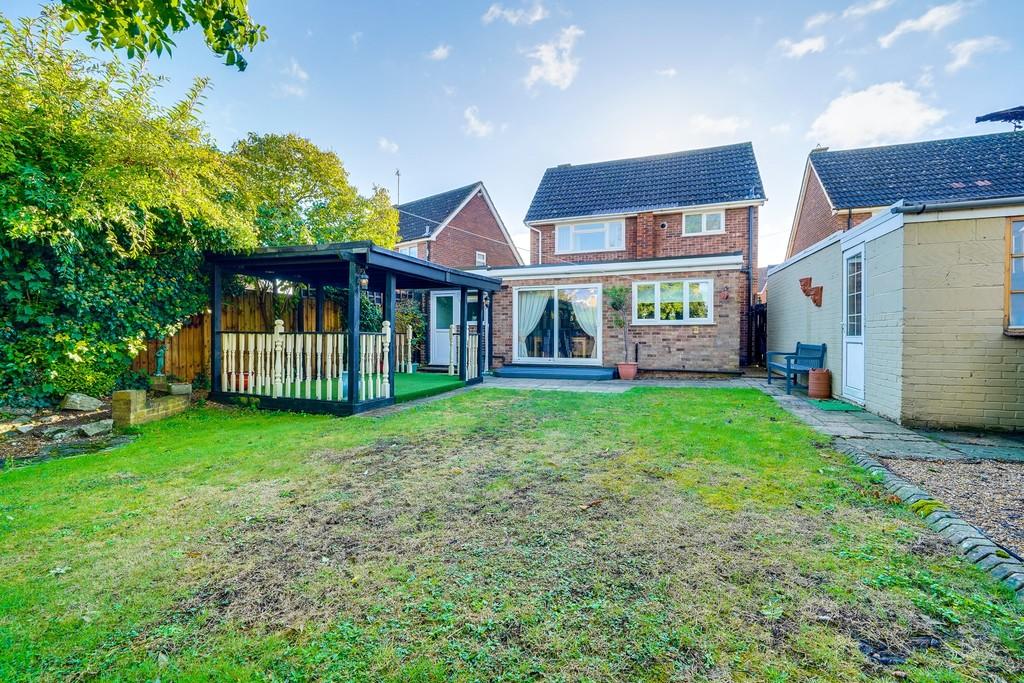 Poplar Drive, Royston 3 bed detached house £485,000