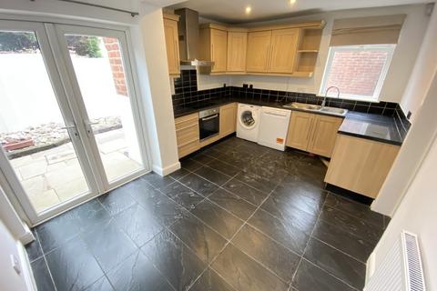 2 bedroom terraced house to rent, Lower Green, Wolverhampton WV6