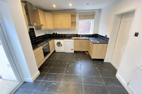 2 bedroom terraced house to rent, Lower Green, Wolverhampton WV6