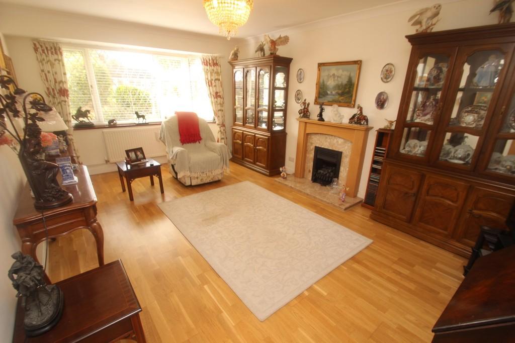 Fircroft Crescent, Rustington 2 bed detached bungalow £475,000