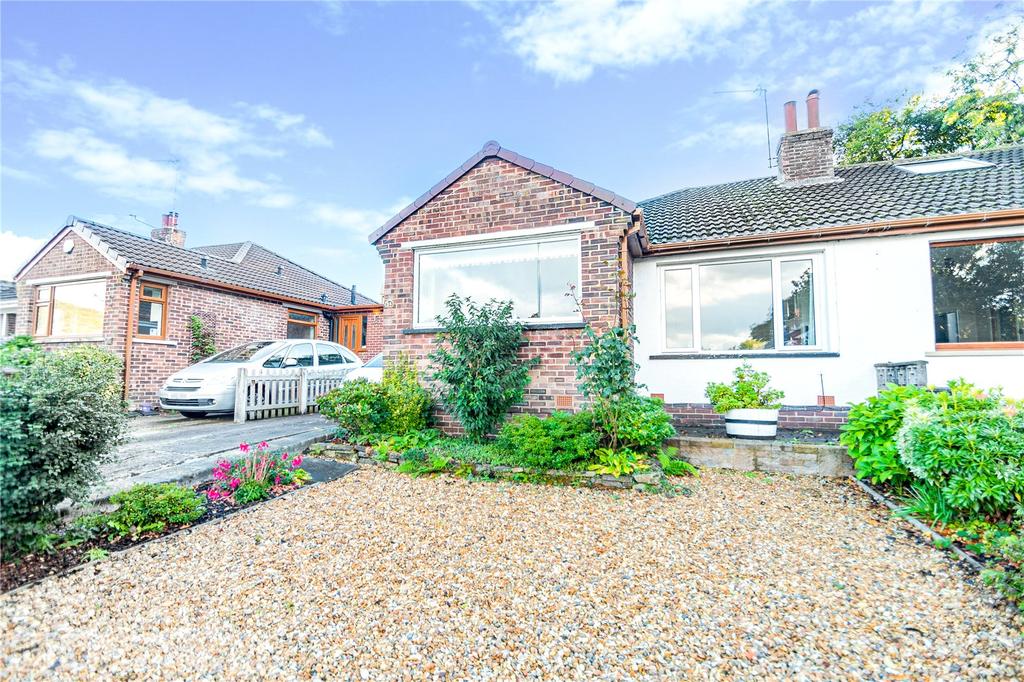 Lime Avenue, Thongsbridge, Holmfirth... 2 bed semidetached bungalow