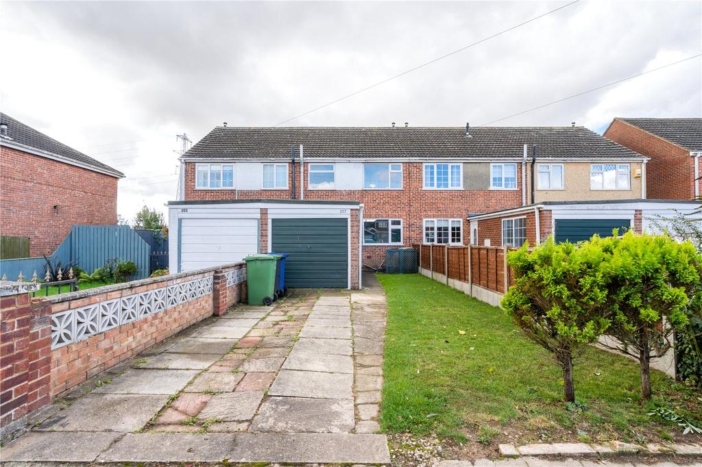 St. Nicholas Drive, Grimsby, DN37 2 bed terraced house £135,000