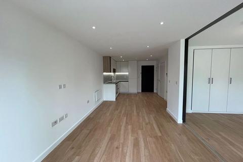 1 bedroom flat to rent, East Drive, London