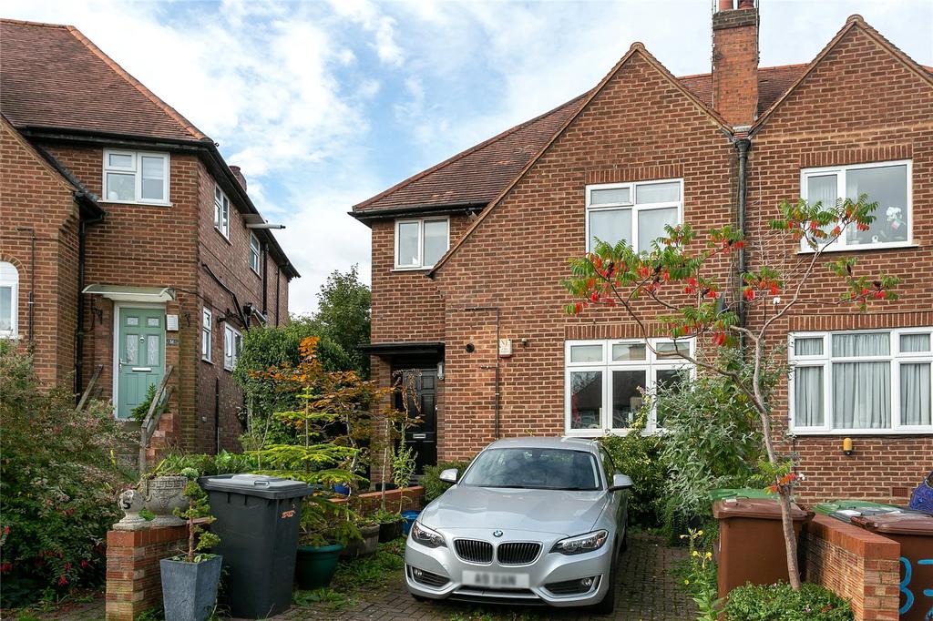 Highland Drive, Bushey, Hertfordshire, WD23 2 bed £350,000