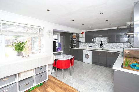 3 bedroom terraced house for sale - Bowmans Green, Watford, Hertfordshire, WD25