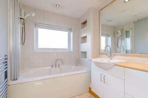 17 Depenbech Close, Malpas, SY14 8QS