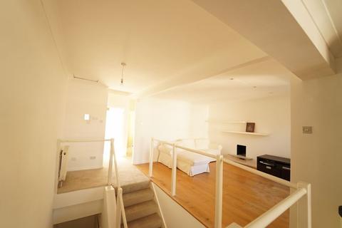2 bedroom apartment to rent, Hatherley Grove, London