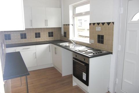 3 bedroom terraced house to rent, Copperfield Walk, Leeds LS9
