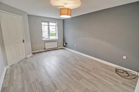 3 bedroom semi-detached house to rent, Lakeside Grove, West Hull