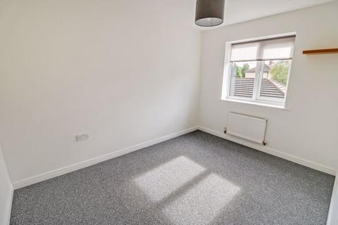 3 bedroom semi-detached house to rent, Lakeside Grove, West Hull