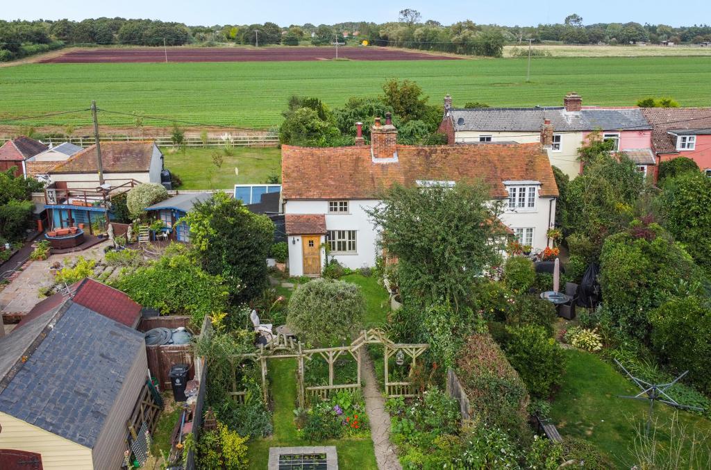Chapel Lane, Great Bromley... 2 bed cottage £325,000