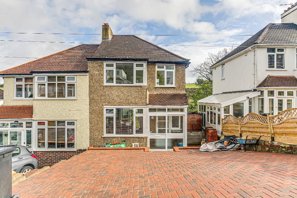 Newstead Rise, Caterham, Surrey, CR3 6RR 3 bed semidetached house £