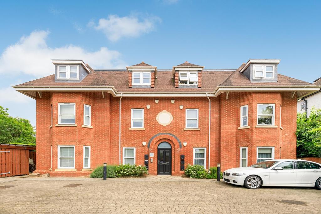 1a Ashmere Avenue, Beckenham, BR3 2 bed apartment £1,400 pcm (£323 pw)