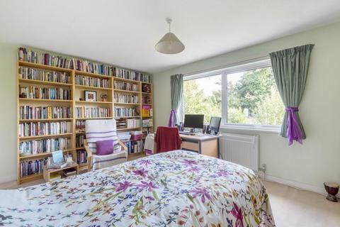 30 Bladon Close, Guildford, GU1 1TY