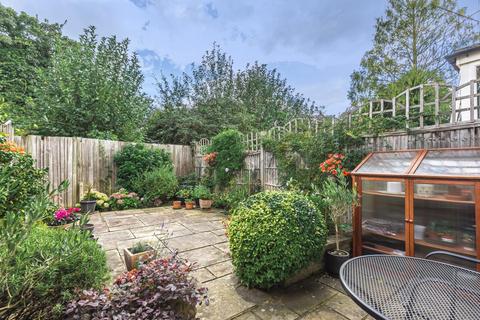 30 Bladon Close, Guildford, GU1 1TY