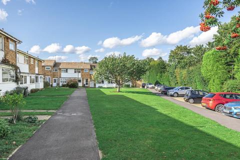 30 Bladon Close, Guildford, GU1 1TY