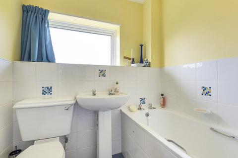 30 Bladon Close, Guildford, GU1 1TY