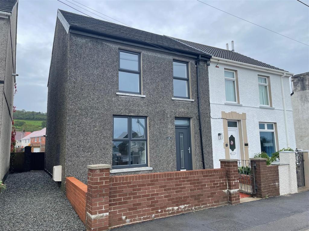 Lando Road, Pembrey 3 bed semidetached house £169,000