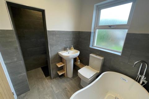 14 Lando Road, Pembrey, Burry Port, SA16 0UR