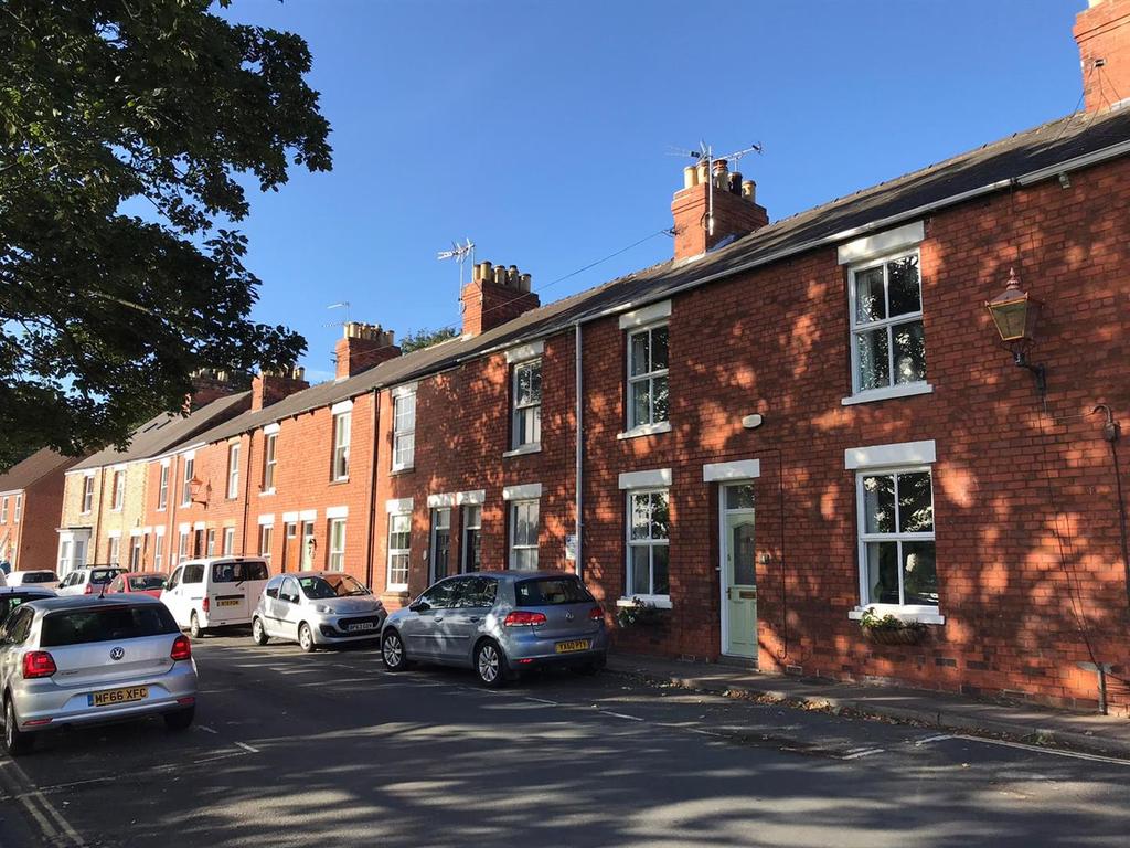 Long Lane, Beverley 2 bed terraced house £315,000