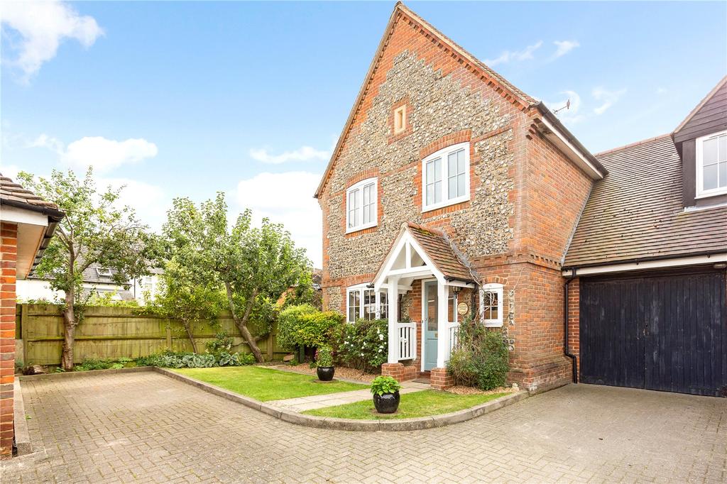 Sheldons Piece, Watlington... 4 bed link detached house £695,000