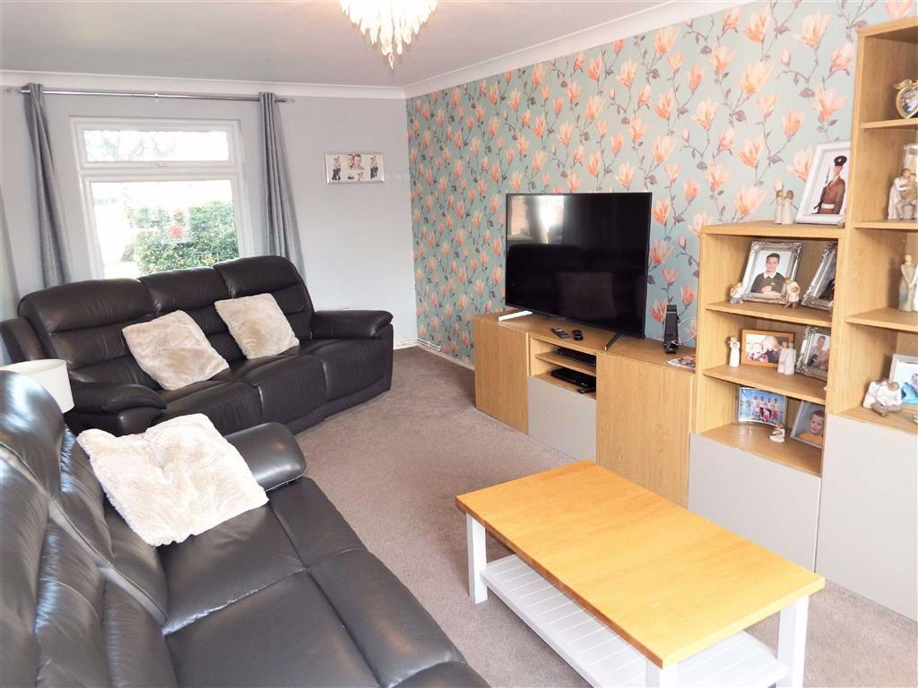 Lincoln Road, Stevenage, Hertfordshire, SG1 4 bed terraced house for
