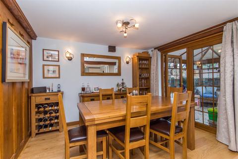 12 Iter Court, Bow, Crediton, EX17 6BZ