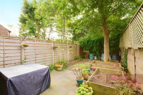 4, Brook Lodge Brook Lane North, Brentford, TW8 0QW