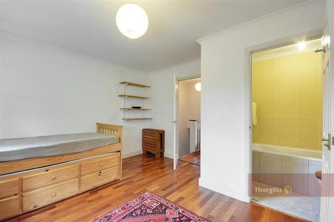4, Brook Lodge Brook Lane North, Brentford, TW8 0QW