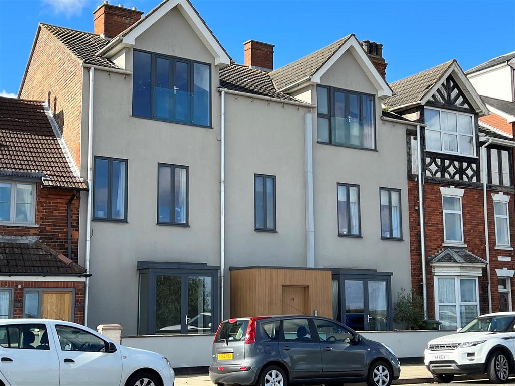 Kingsway, Cleethorpes, N.E. Lincolnshire, DN35 0AB 1 bed flat £185,000