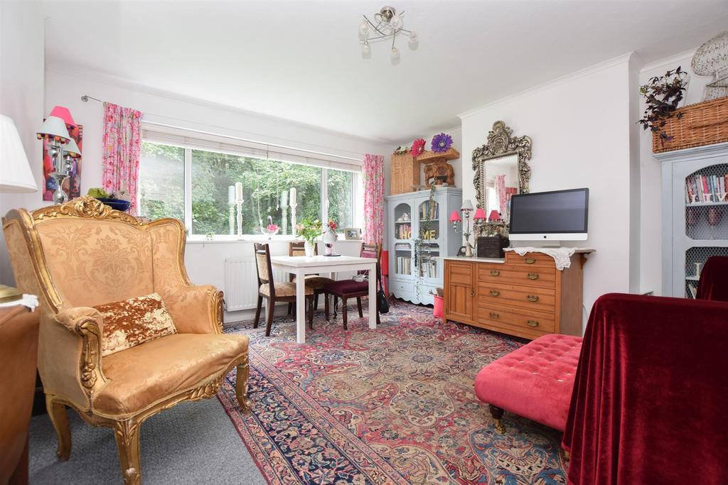 St. Helens Court, Hastings 2 bed flat £200,000