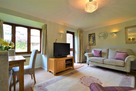 2 bedroom flat to rent, White Horse Court, Storrington, Pulborough, West Sussex, RH20