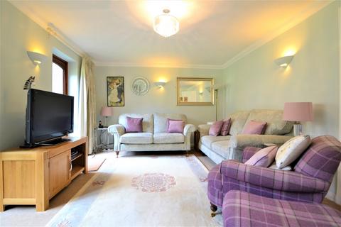 2 bedroom flat to rent, White Horse Court, Storrington, Pulborough, West Sussex, RH20