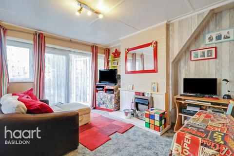116 Chesterford Green, Basildon, SS14 3PT