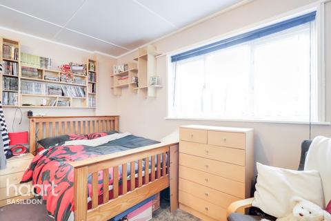 116 Chesterford Green, Basildon, SS14 3PT