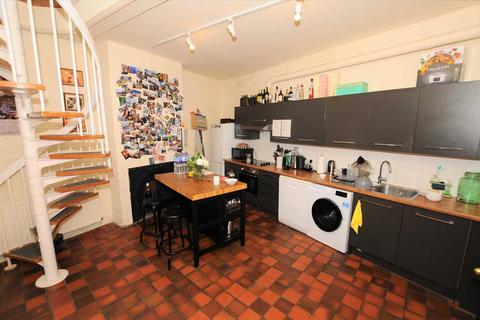 2 bedroom semi-detached house for sale - Stowe Road, London