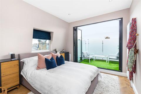 20d Yukon Road, London, SW12 9PU