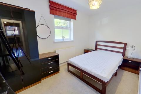 3 bedroom flat to rent - St Michaels Crescent, Headingley, Leeds
