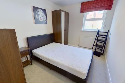 3 bedroom flat to rent - St Michaels Crescent, Headingley, Leeds