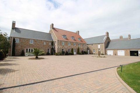 6 bedroom detached house for sale, St Peter