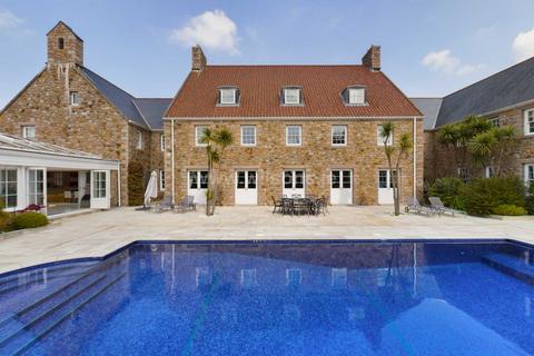 6 bedroom detached house for sale, St Peter