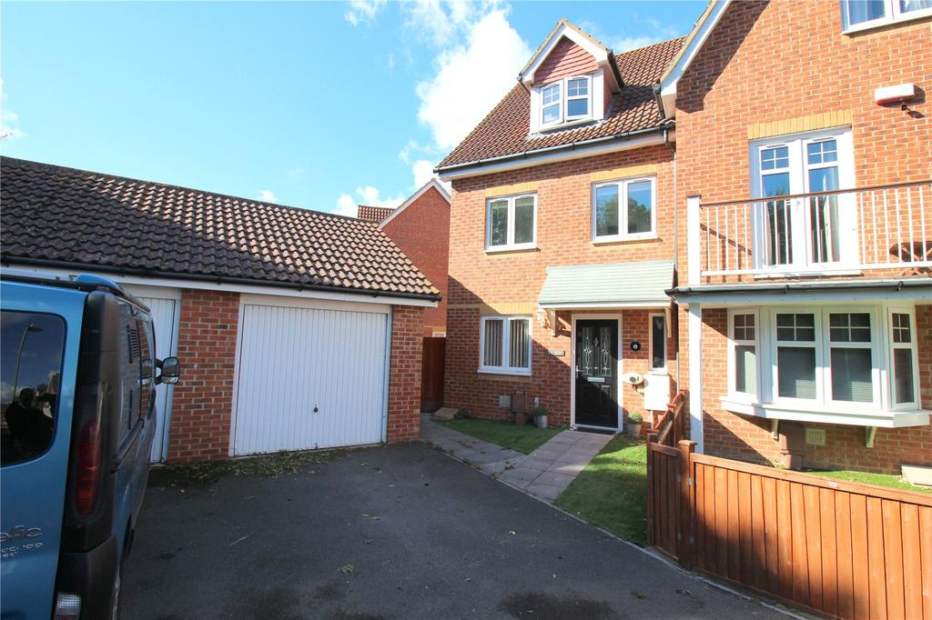 Proctor Drive, LeeOnTheSolent... 3 bed semidetached house £370,000