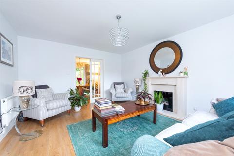 9 Ely Close, Frimley, Camberley, GU16 9FB