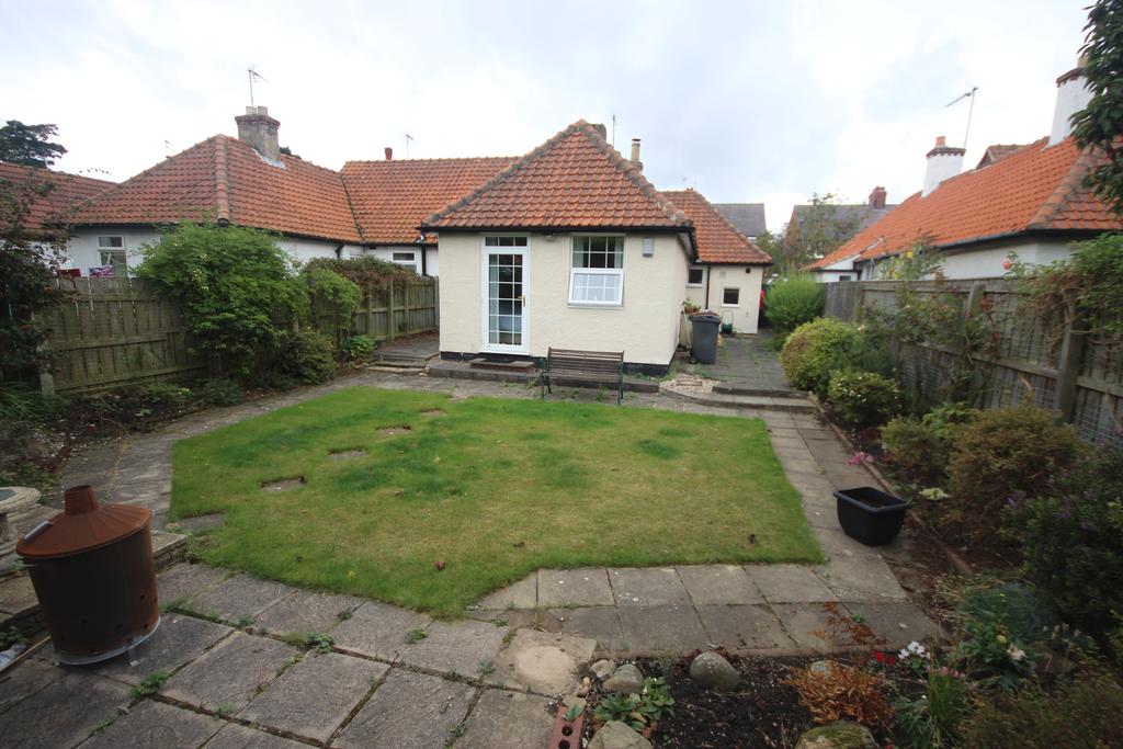 Oakland Road, Monkseaton, Whitley... 3 bed semidetached bungalow £