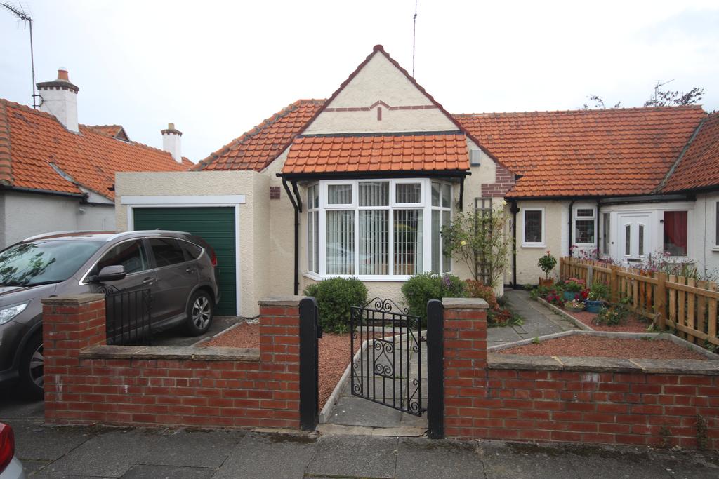 Oakland Road, Monkseaton, Whitley... 3 bed semidetached bungalow £