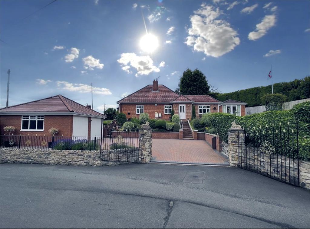 Quarry Lane, Red Lake, Telford, Shropshire, TF1 3 bed bungalow £450,000